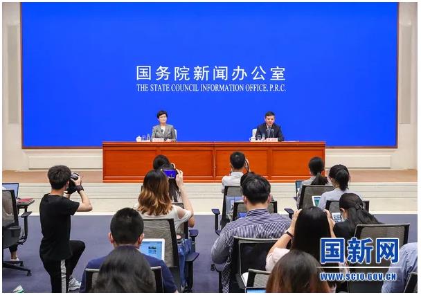 生態(tài)環(huán)境部部長(zhǎng)黃潤(rùn)秋國(guó)新辦新聞發(fā)布會(huì)答記者問(wèn)